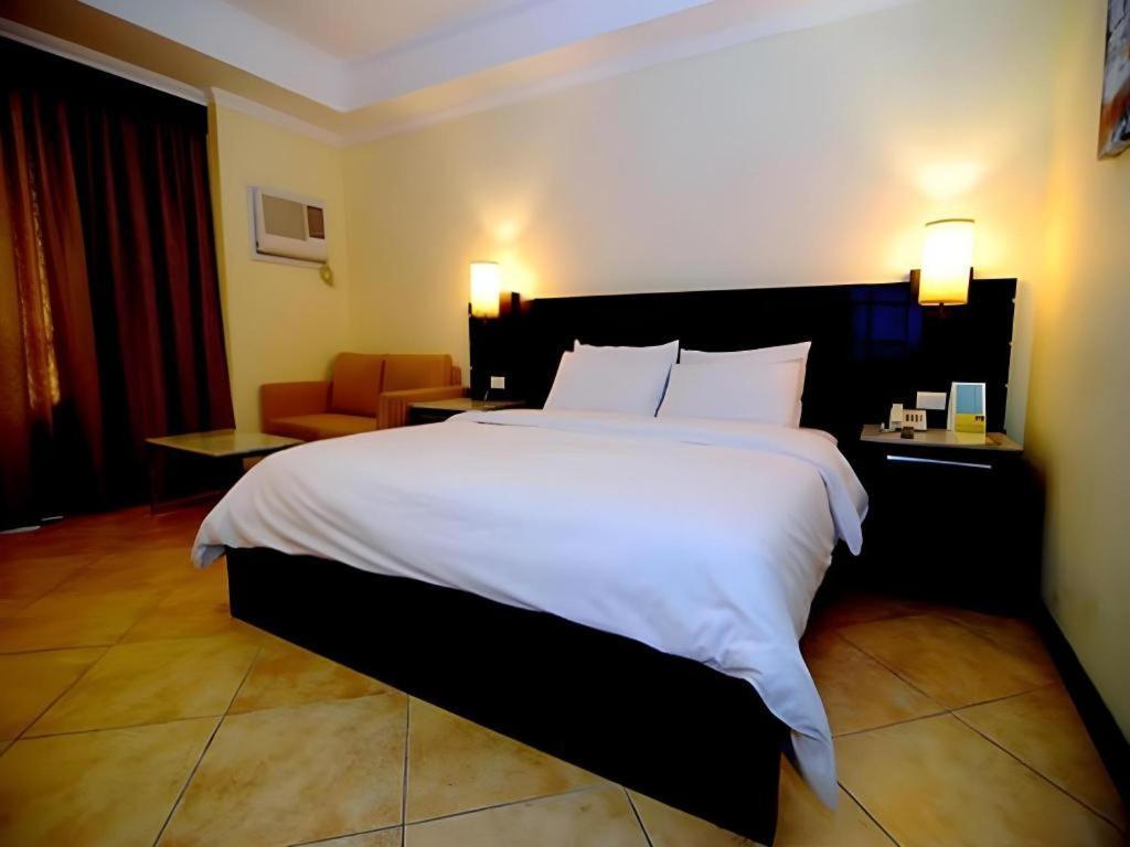 Mo2 Westown Hotel San Juan Bacolod Ngoại thất bức ảnh